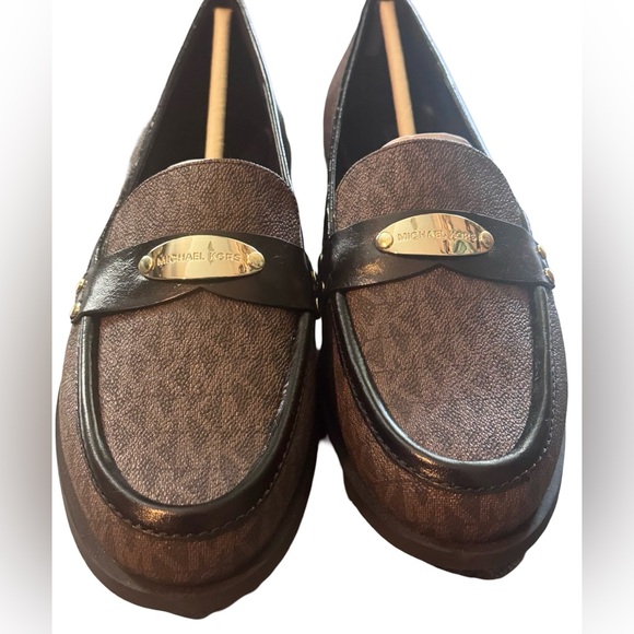 New never worn women’s Micheal Kors Loafers - Picture 2 of 6